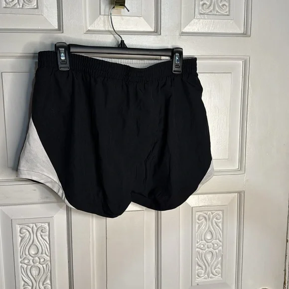 Nike NWT Black & White Swoosh Logo Stay Cool Running Shorts Size Medium - Picture 5 of 14